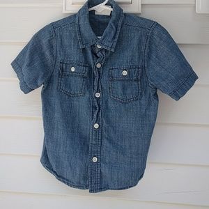 {chambray} short-sleeved button-up